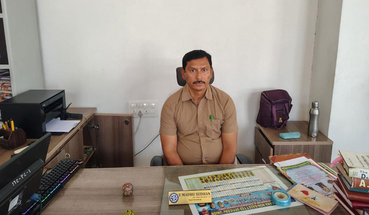 ACB Raid | ఏసీబీకి చిక్కిన సూపరింటెండెంట్‌.. అక్రమ ఆస్తులపై స్నేహితుడి ఫిర్యాదుతో అరెస్టు చేసిన అధికారులు