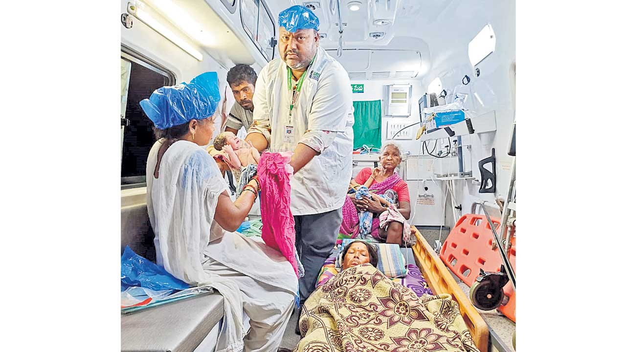 నిండు గర్భిణికి అందని వైద్యం