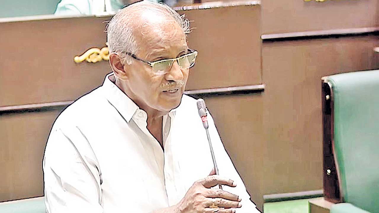 రిటైర్డ్‌ జర్నలిస్టులకు పెన్షన్‌ ఇవ్వాలి