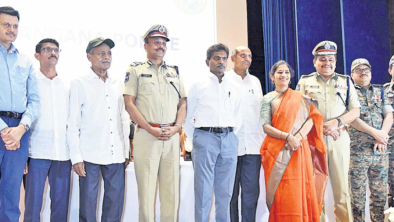 మాజీలు, ‘అర్బన్‌’లపై కక్ష అవసరమా?