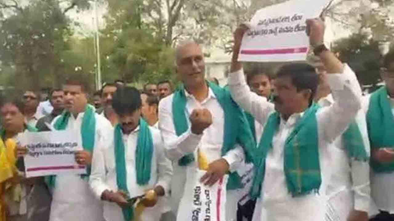 మార్షల్స్‌ ఓవర్‌యాక్షన్‌.. బీఆర్‌ఎస్‌ ఎమ్మెల్యేలు కారిడార్లలోకి రాకుండా అనుమతి నిరాకరణ