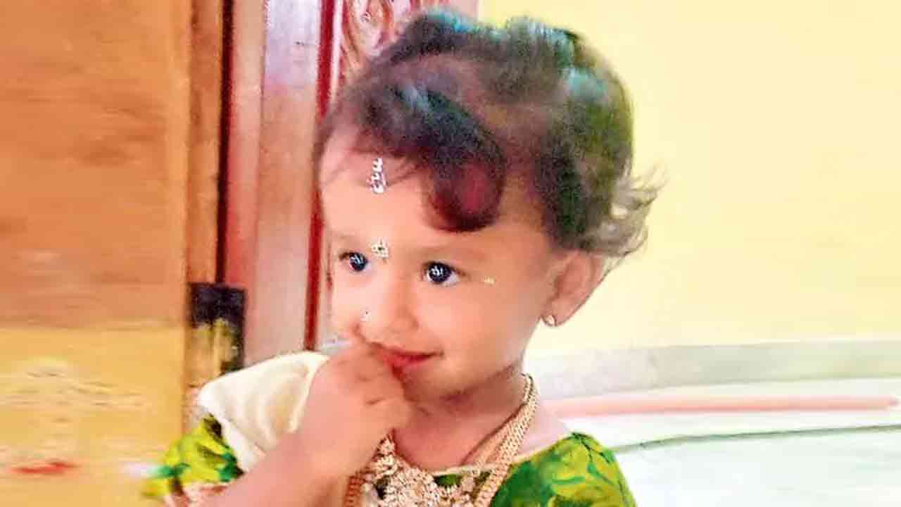 Tragedy | భార్యపై కోపంతో సపోటాలో విషం పెట్టి.. రెండేళ్ల కూతుర్ని కడతేర్చిన తండ్రి