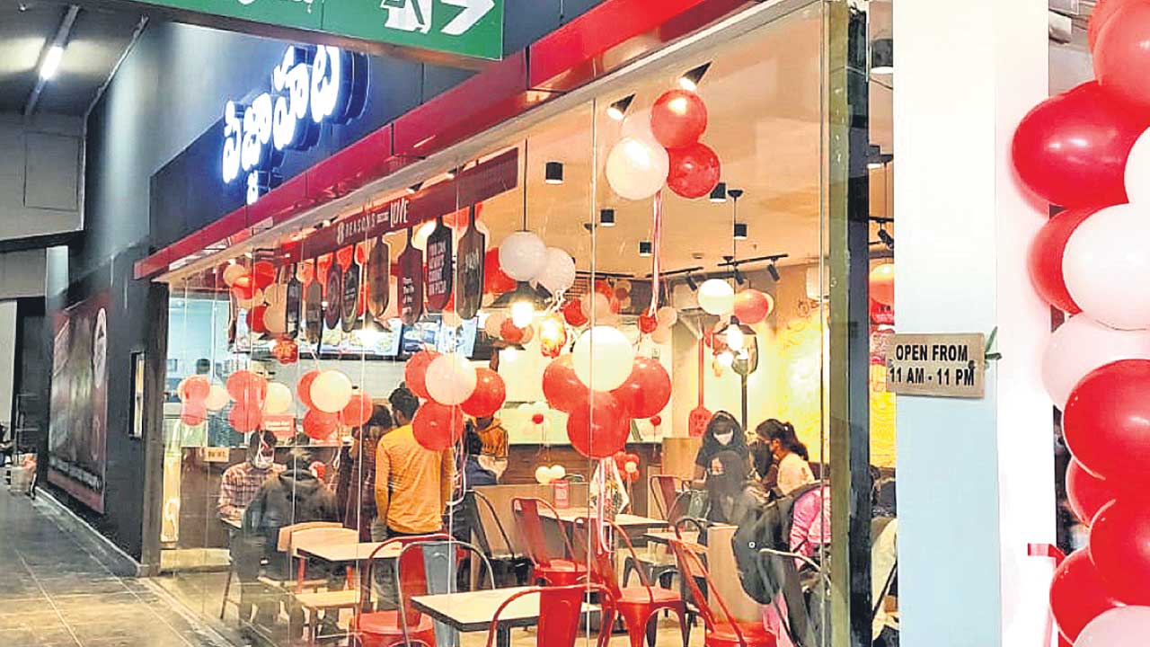 మెట్రోలో లీజుల పర్వం