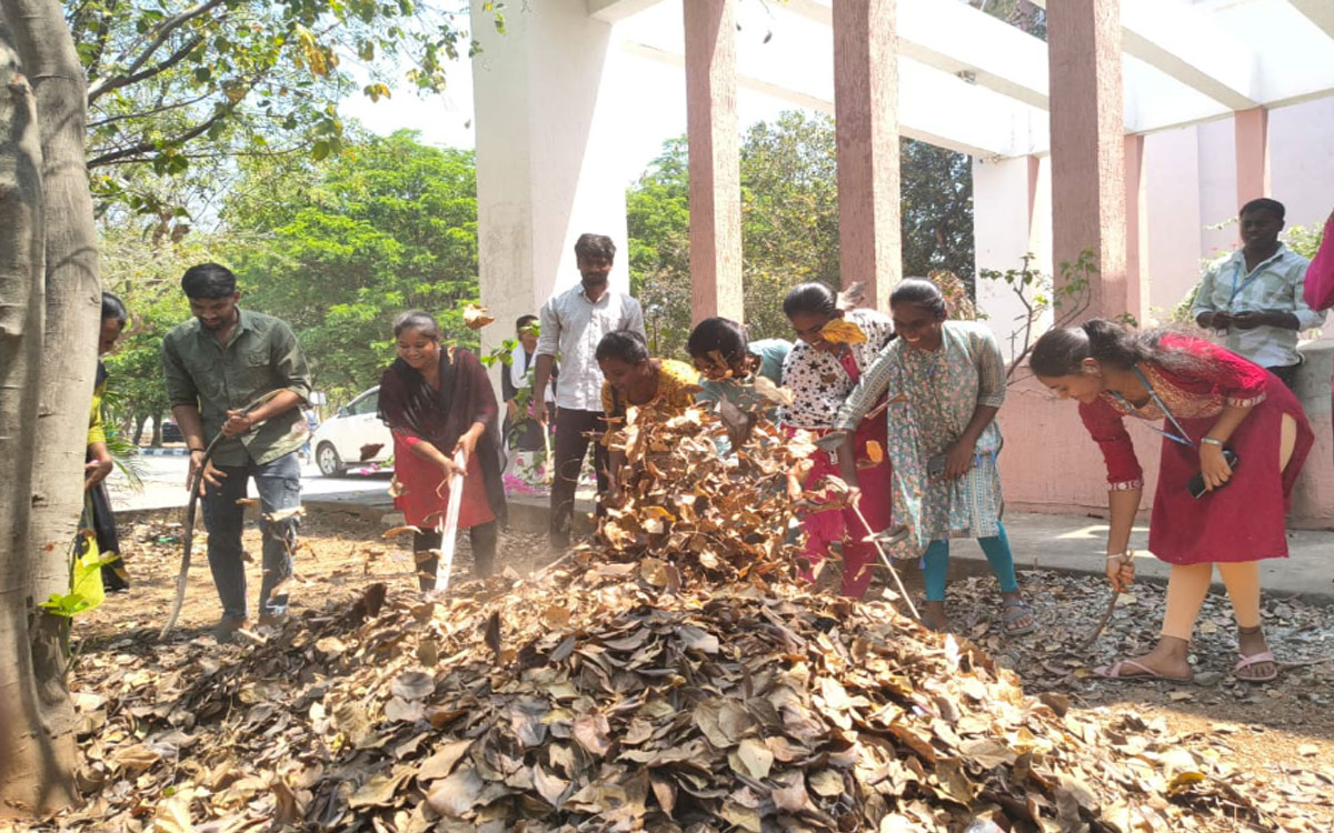 'పర్యావరణ పరిశుభ్రత‌లో విద్యార్థులు భాగస్వామ్యం కావాలి'