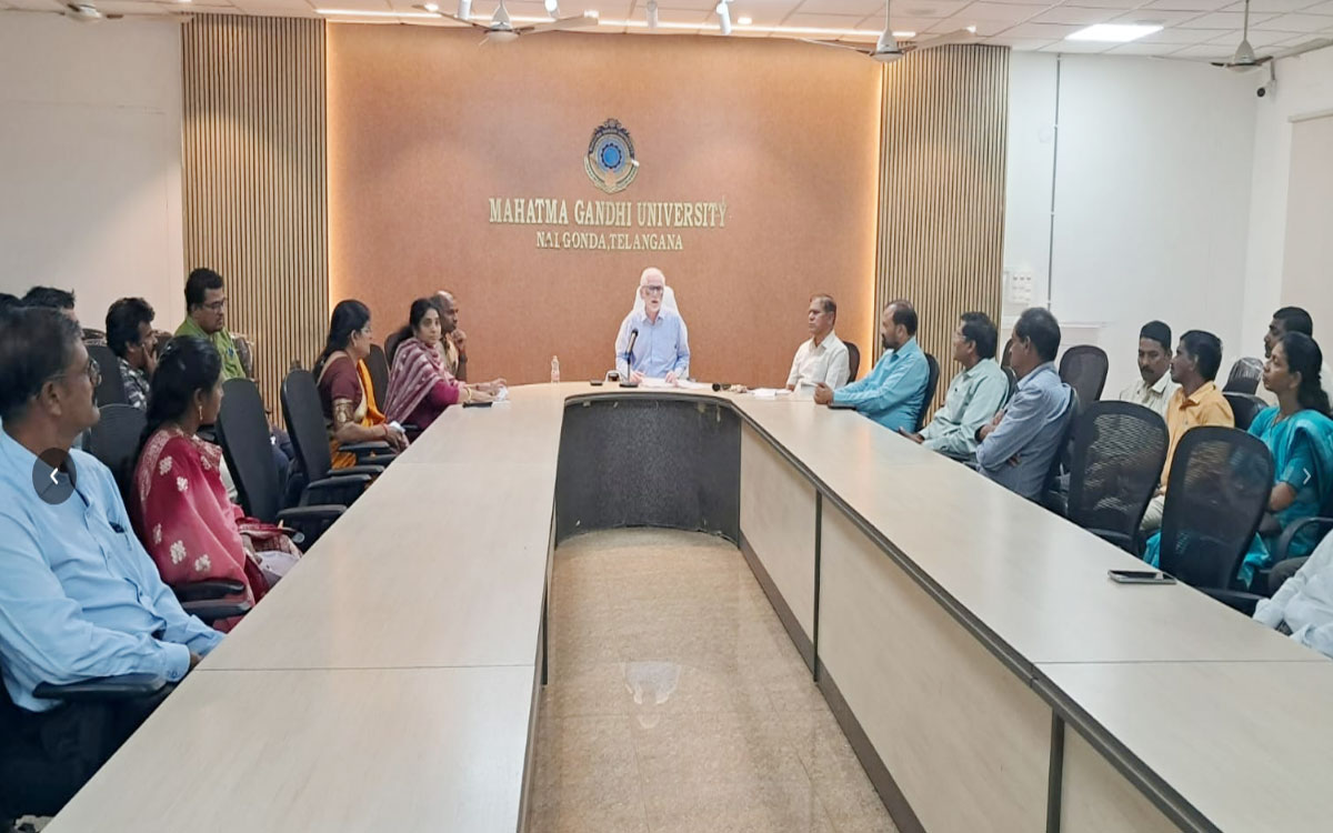 ‘బీఈడీ కోర్సులో ఫేస్ రిక‌గ్నిషన్ హాజరు అమలు చేయాలి’