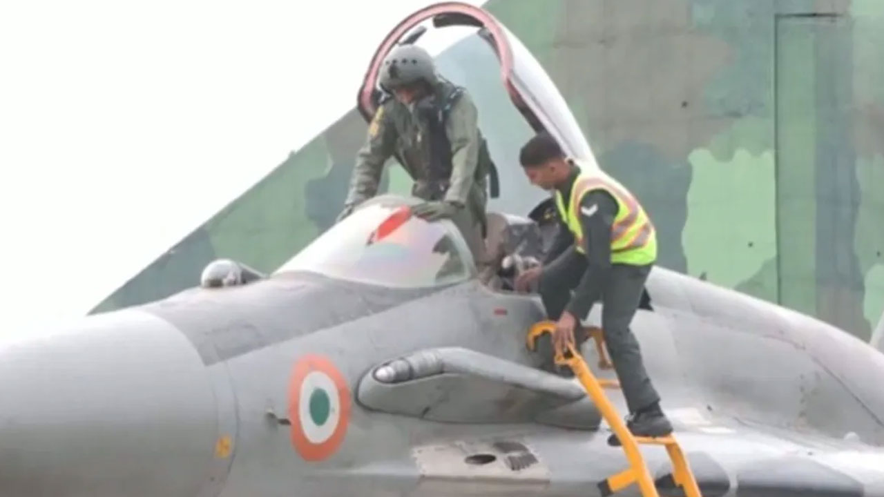 IAF Chief AP Singh:  మిగ్‌-29 యుద్ధ విమానంలో విహ‌రించిన ఎయిర్ చీఫ్ మార్ష‌ల్ ఏపీ సింగ్‌.. వీడియో