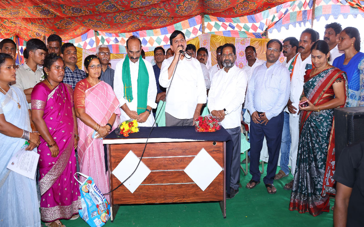 ఈ నెల చివరి నాటికి లక్ష ఇందిరమ్మ ఇండ్లు పూర్తి : మంత్రి పొంగులేటి శ్రీనివాస్‌రెడ్డి