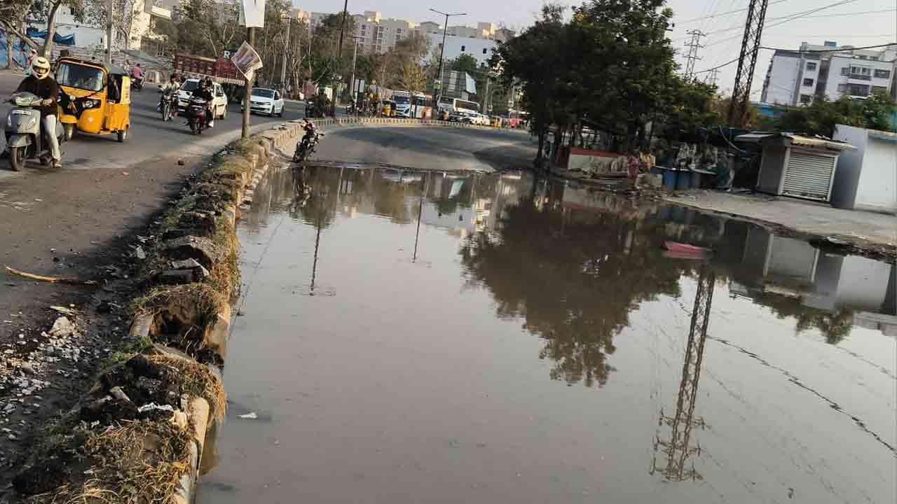 Miyapur – Bachupally | మియాపూర్‌లో మంజీరా పైప్‌లైన్ లీక్.. బాచుపల్లి రోడ్డు జలమయం