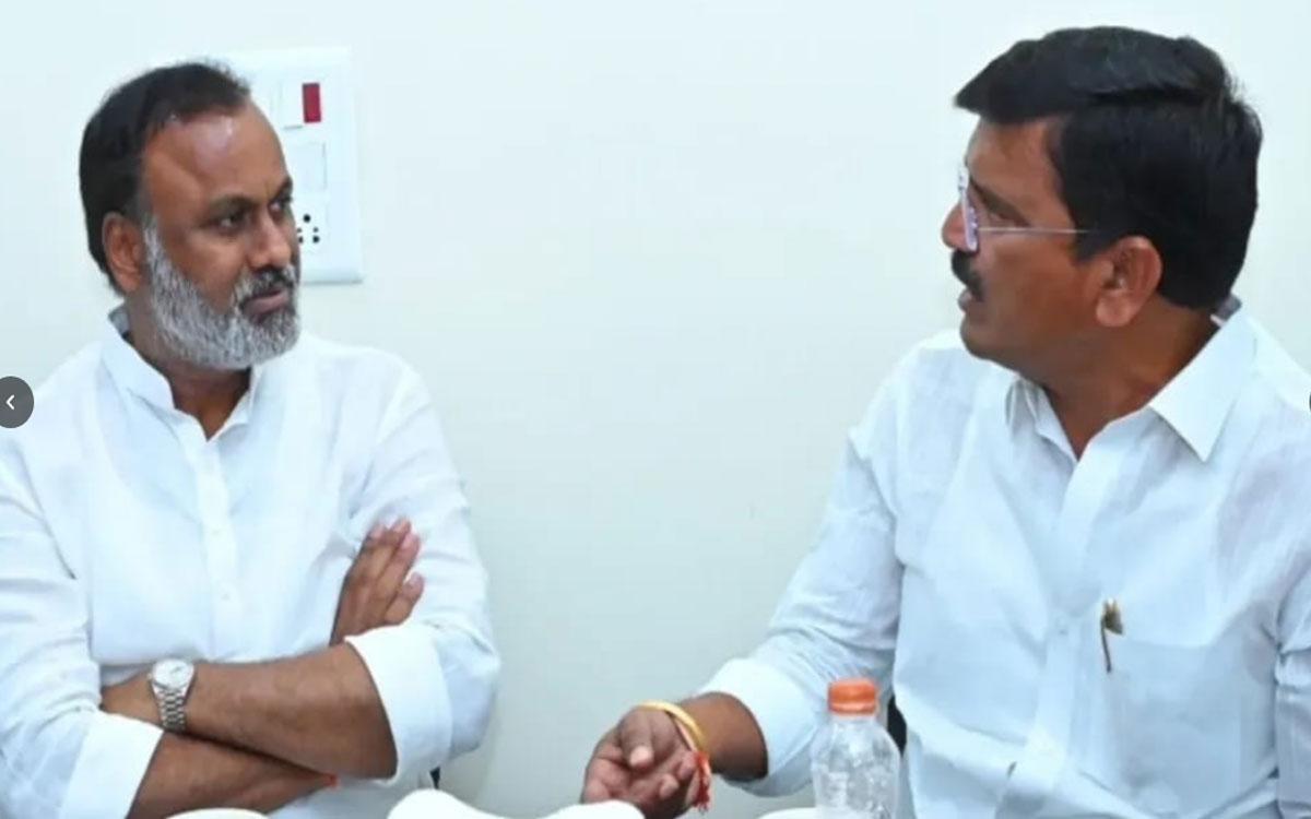 ‘చేనేత సమస్యలను పరిష్కరించాలి’