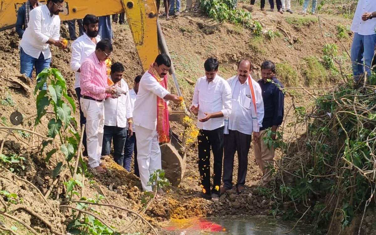 ప్రతి ఎకరాకు సాగునీరు అందించడమే లక్ష్యం : ఎమ్మెల్యే పాయం వెంకటేశ్వర్లు