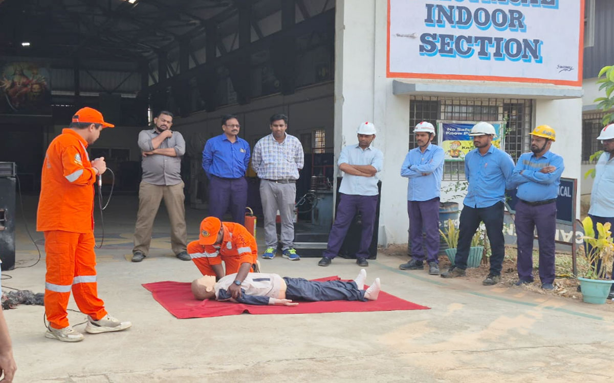 ఏరియా వర్క్ షాప్‌లో సిపిఆర్‌, అగ్నిమాప‌క యంత్రాల వినియోగంపై అవగాహన