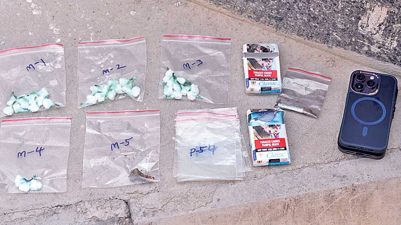 రైల్వే ఉద్యోగి డ్రగ్స్‌ దందా