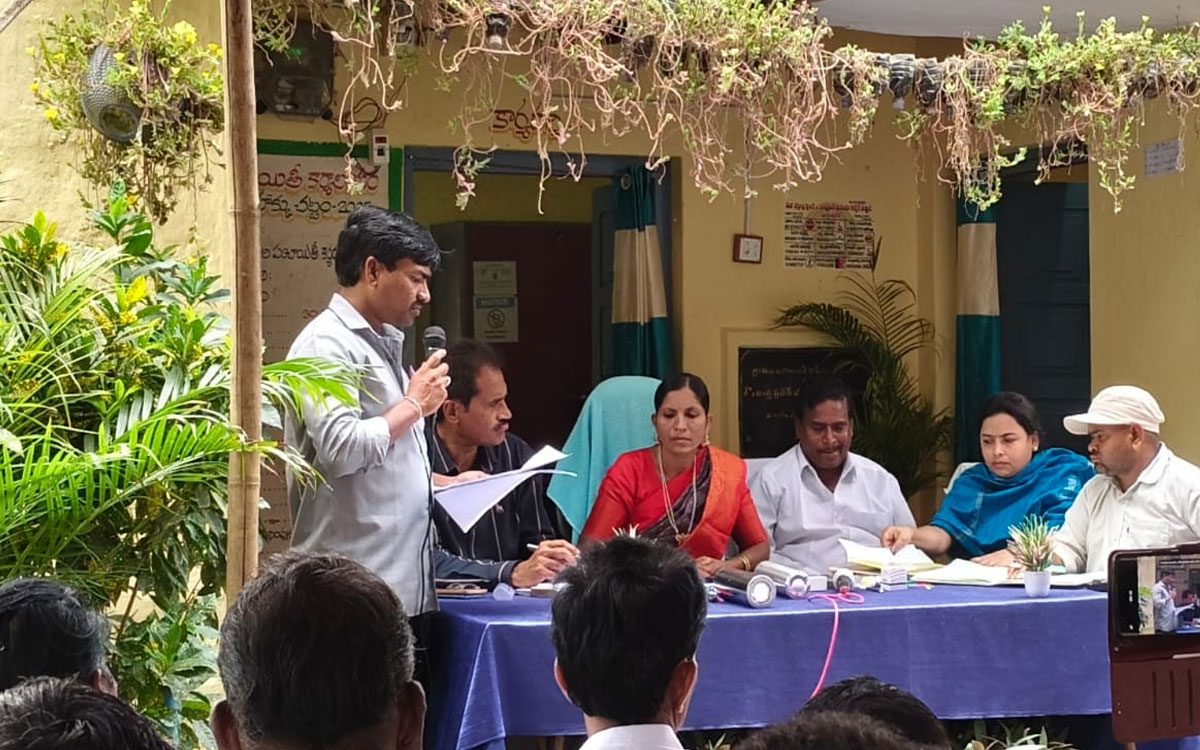 మోరంపల్లిబంజర్ సంత వేలం పాట రసాభాస