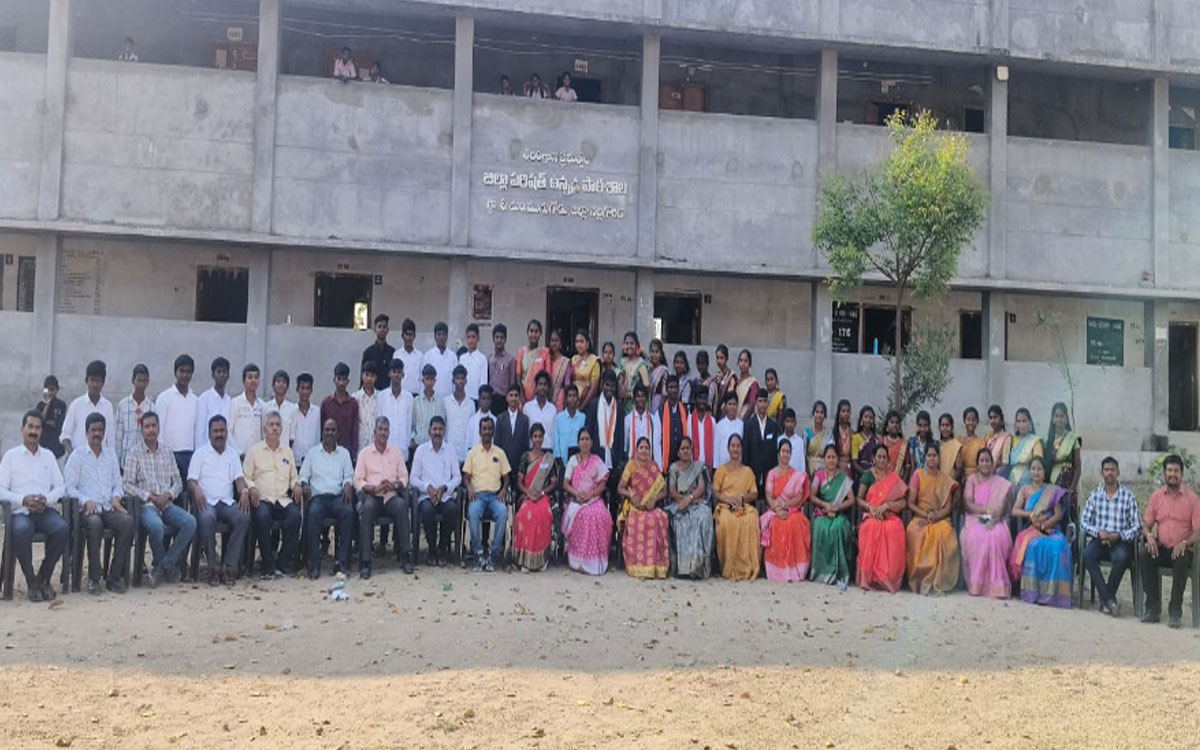 మునుగోడు జ‌డ్పీహెచ్ఎస్‌లో ఘ‌నంగా స్వపరిపాలన దినోత్సవం