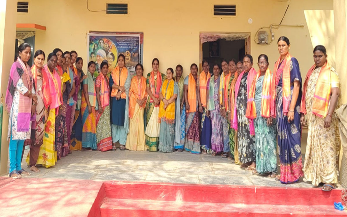 మహిళలు అన్ని రంగాల్లో రాణించాలి : సర్పంచ్ రమాదేవి