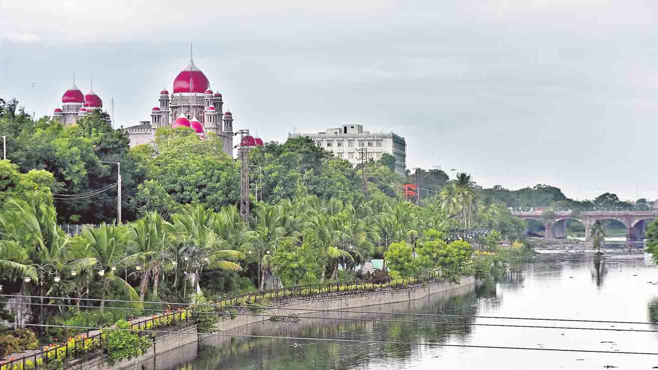 నది పేరు చెప్పి తీరం అమ్ముకుంటున్నారు!