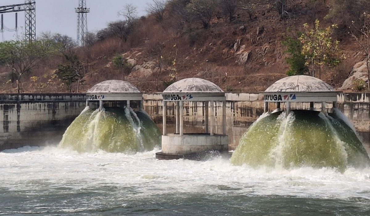 Nandi Pump House | నంది పంపు హౌస్‌ నుంచి కొనసాగుతున్న గోదావరి జిల్లాల ఎత్తిపోతలు.. ఎస్సారెస్పీ పునర్జీవ పథకం వరద కాలువ పంటల కోసం తరలిపోతున్న నీరు