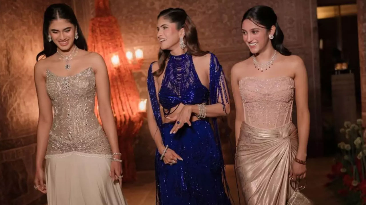 Nayanika | అల్లు వారింట పెళ్లి సందడి.. అంద‌రి దృష్టిని ఆక‌ర్షిస్తున్న నయనిక సిస్టర్స్ పిక్