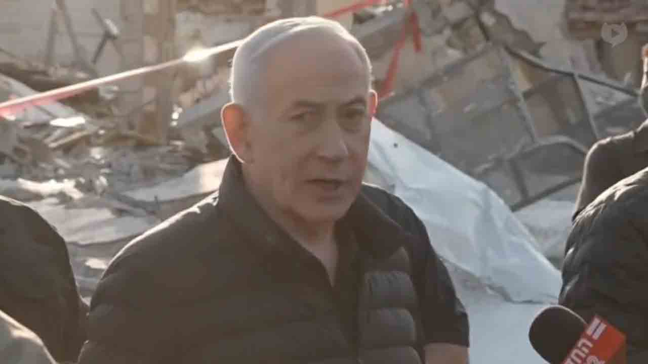Benjamin Netanyahu | ఇరాన్ దాడి తర్వాత బయటకొచ్చిన ఇజ్రాయేల్ ప్రధాని.. వీడియో..!