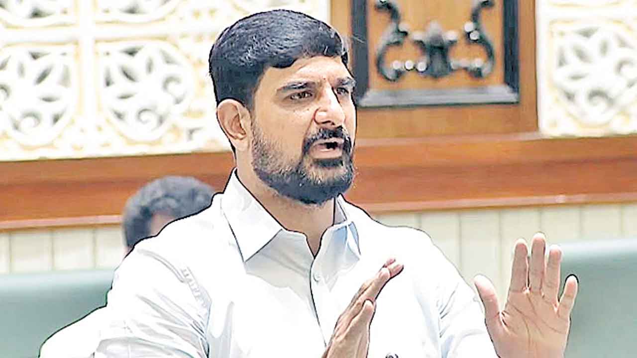 కరీంనగర్‌ సీపీ అక్రమ వసూళ్లు