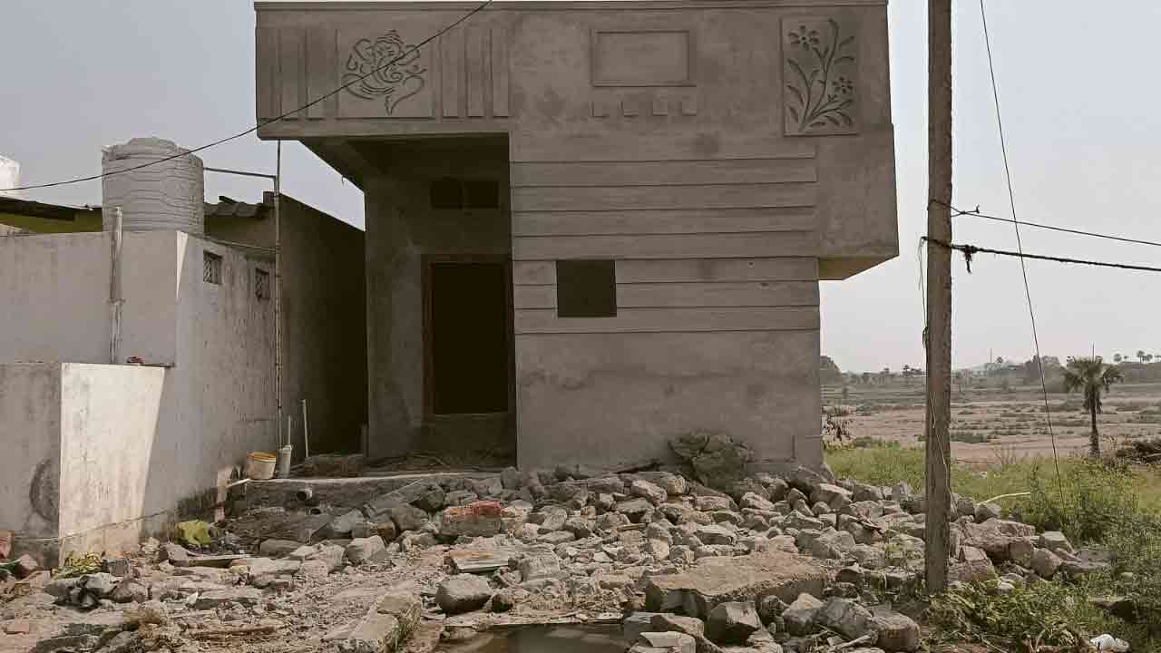 Rajanna Sircilla | రాజన్న సిరిసిల్ల జిల్లాలో దాష్టీకం.. వృద్ధుడిపై కుల బహిష్కరించి, ఇల్లు కూల్చివేత