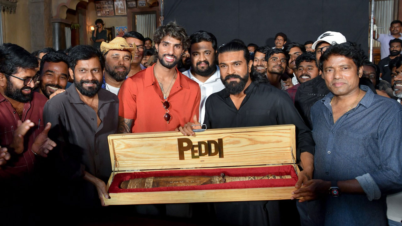 Peddi | ‘పెద్ది’ సెట్స్‌లో తిలక్ వర్మ సందడి.. మూవీ విశేషాల‌ని వివ‌రించిన‌ రామ్ చరణ్