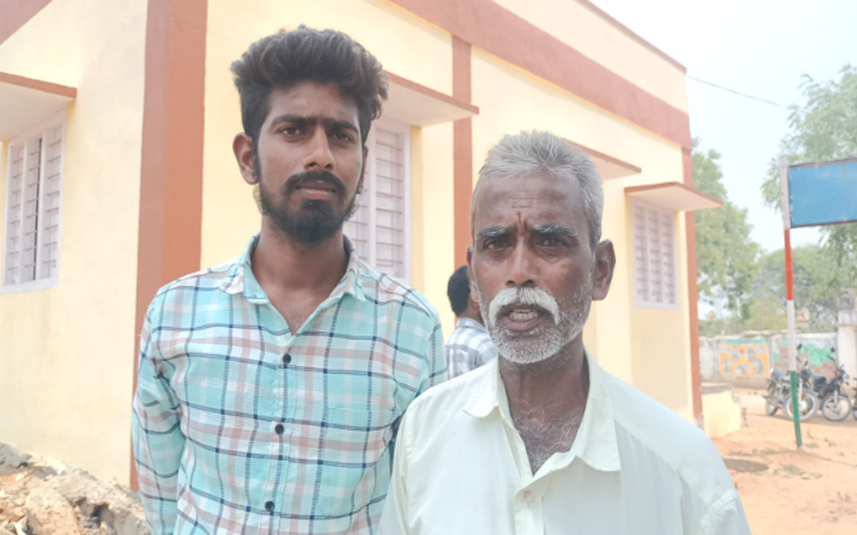 పింఛన్ల పంపిణీలో పోస్ట్ మ్యాన్ చేతివాటం