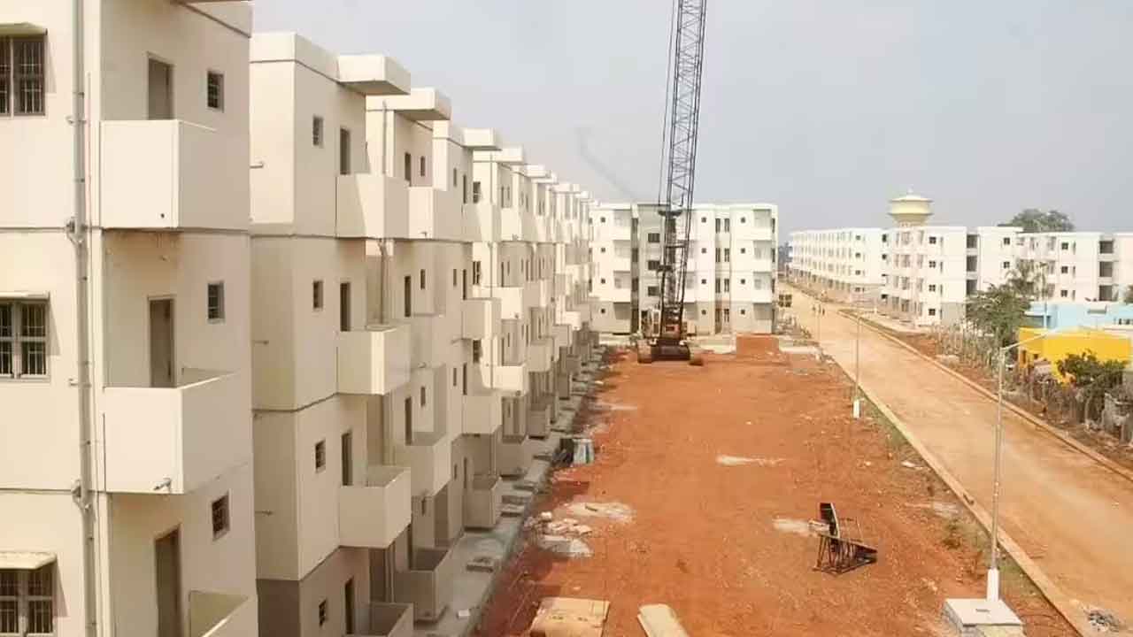 118 పట్టణ ప్రాంతాల్లో 18,213 ఇండ్లు