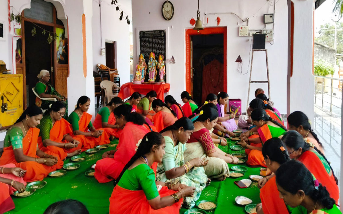 గోటి తలంబ్రాలులో పుండరీక భక్త సేవా సమాజం సేవకులు