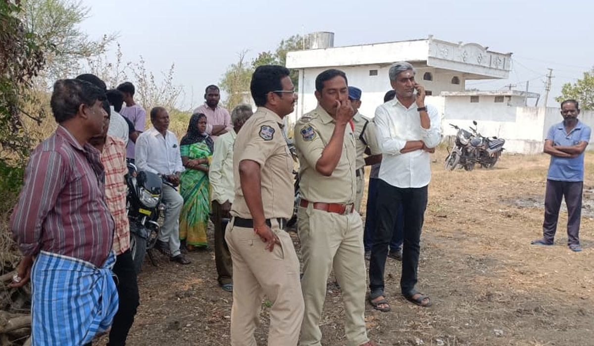 Vemulawada | శాతరాజుపల్లిలో భార్య కాపురానికి రావడంలేదని వాటర్ ట్యాంక్ ఎక్కి నిరసన