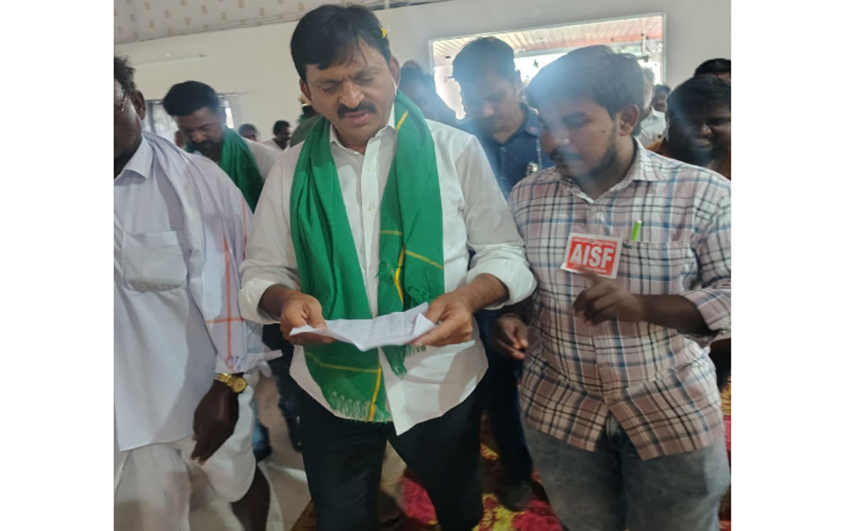 ‘ఫీజు రీయింబ‌ర్స్‌మెంట్‌, స్కాల‌ర్‌షిప్ బ‌కాయిల‌ను వెంట‌నే విడుదల చేయాలి’