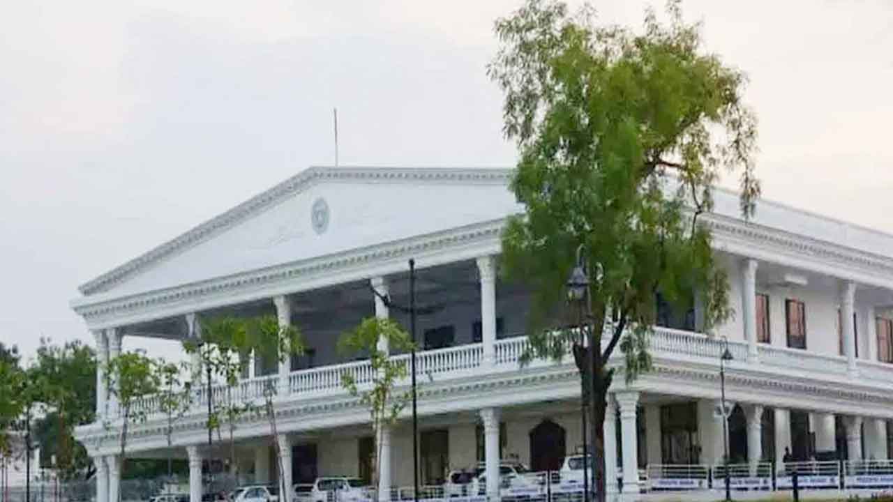 ప్రజా భవన్‌లోని ఒక హల్‌కర్టెన్లకే 38 లక్షలు!