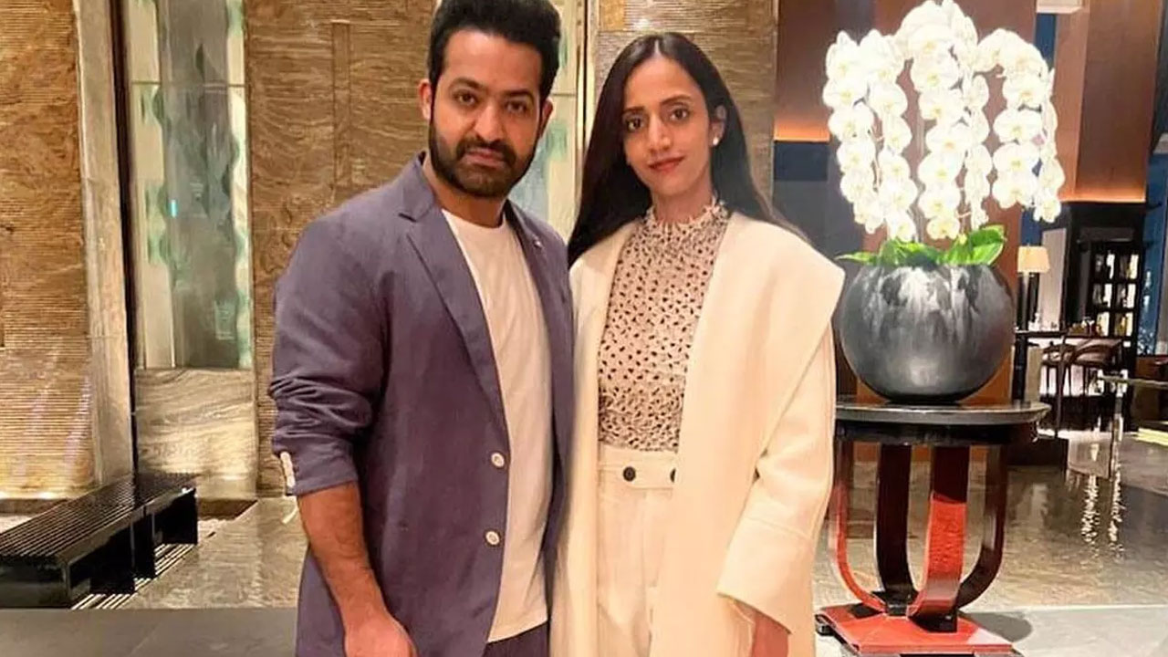 NTR | రేపు ఎన్టీఆర్ స‌తీమ‌ణి బ‌ర్త్ డే.. జూనియ‌ర్ అలాంటి స‌ర్‌ప్రైజ్ ప్లాన్ చేశారా..!