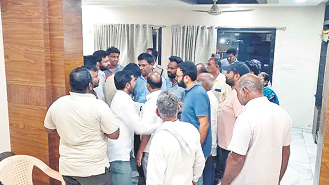 ప్రైవేటు వైద్యశాలలపై పర్యవేక్షణేది?