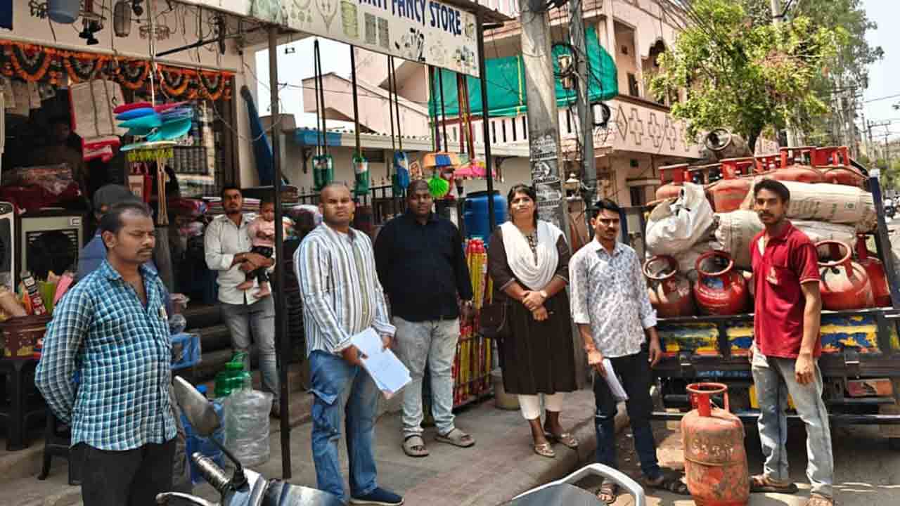 Quthbullapur | అక్రమంగా గ్యాస్ వినియోగం.. పది మందిపై కేసు నమోదు