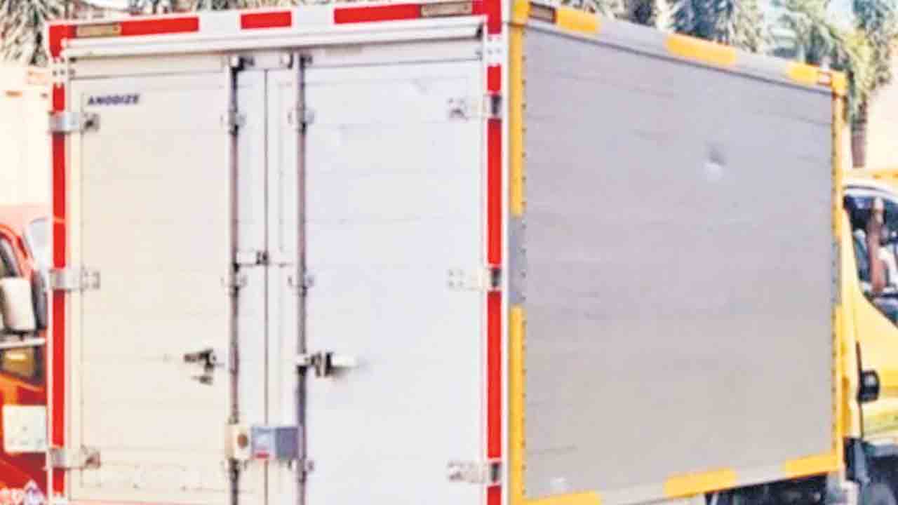 పైసా వసూల్‌ స్టిక్కరింగ్‌.. మండిపడుతున్న వాహనదారులు