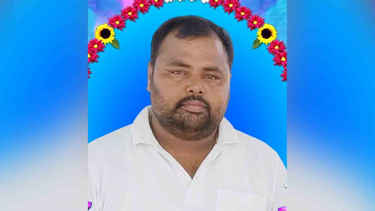 చికిత్స పొందుతూ ఆటో డ్రైవర్‌ మృతి..ప్రమాదకర ప్రతిమలు తొలగించాలని స్థానికుల డిమాండ్‌