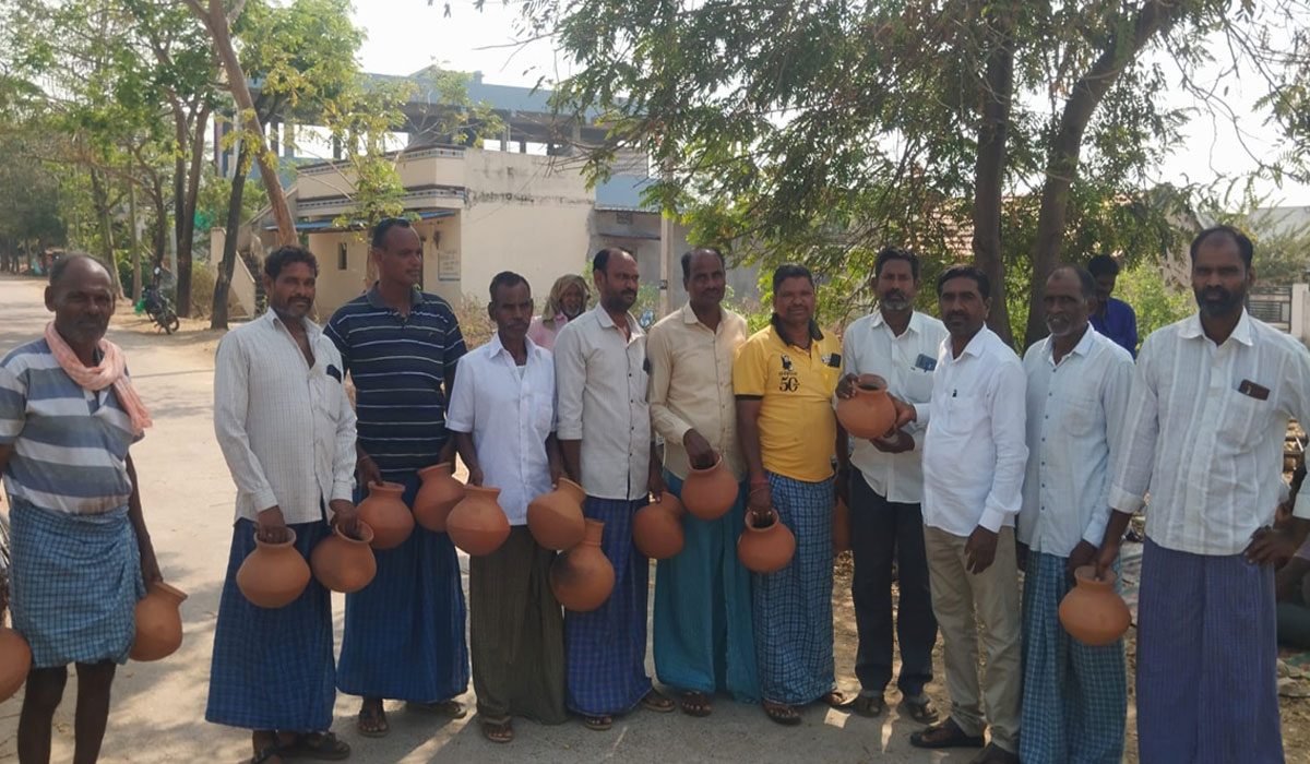 Mudimanikyam | గీత కార్మికులు ప్లాస్టిక్ వాడితే జరిమానా.. ముదిమాణిక్యం సర్పంచ్‌ రమేష్‌