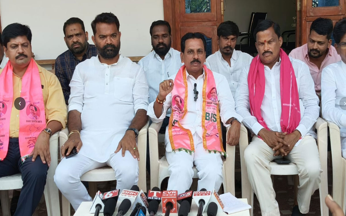 బ‌డ్జెట్ మొత్తం మోసం : మాజీ ఎమ్మెల్యే ర‌వీంద్ర కుమార్‌