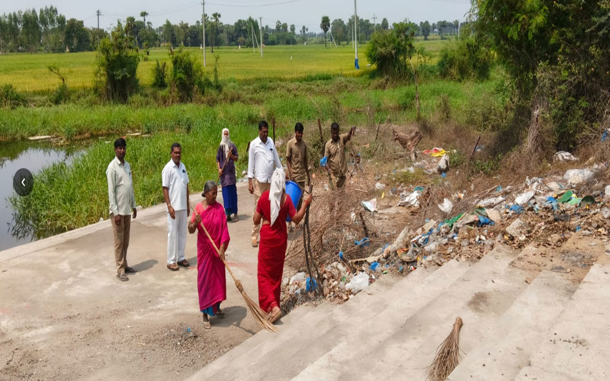 ధ‌ర్వేశిపురంలో కృష్ణా పుష్క‌ర ఘాట్ ప‌రిశుభ్రం