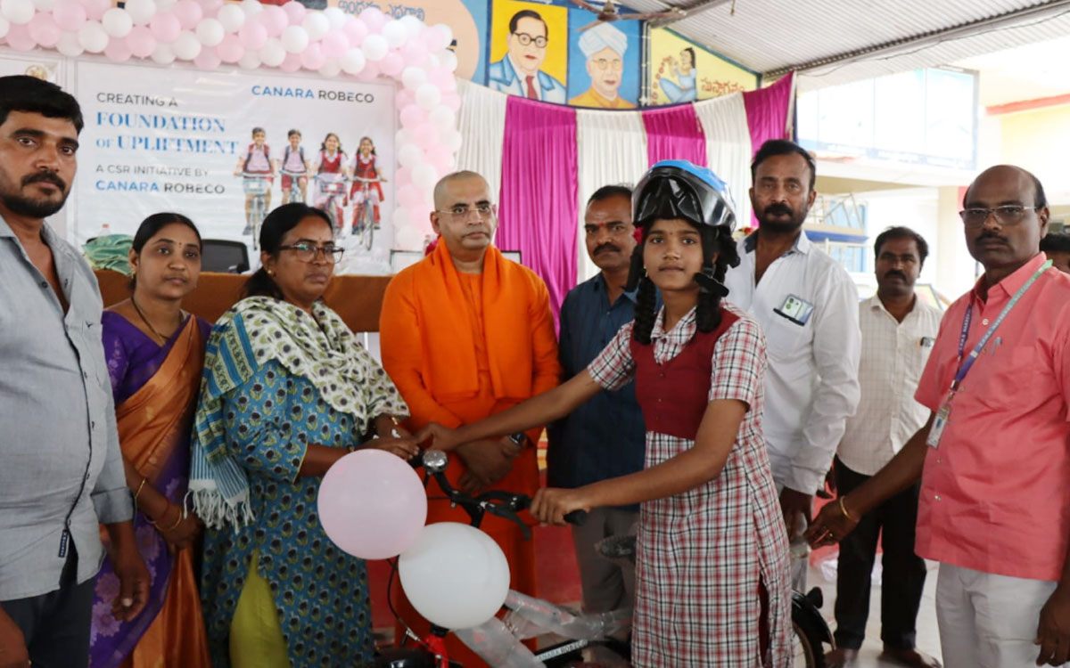 విద్యార్థులు ఉన్న‌త చ‌దువులు చ‌దివి దేశాభివృద్ధికి పాటుప‌డాలి : స్వామి బోధమయానంద జీ