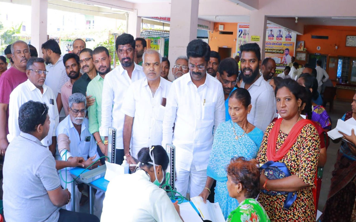 ‘వైద్య శిబిరాలను ప్ర‌జ‌లు సద్వినియోగం చేసుకోవాలి’