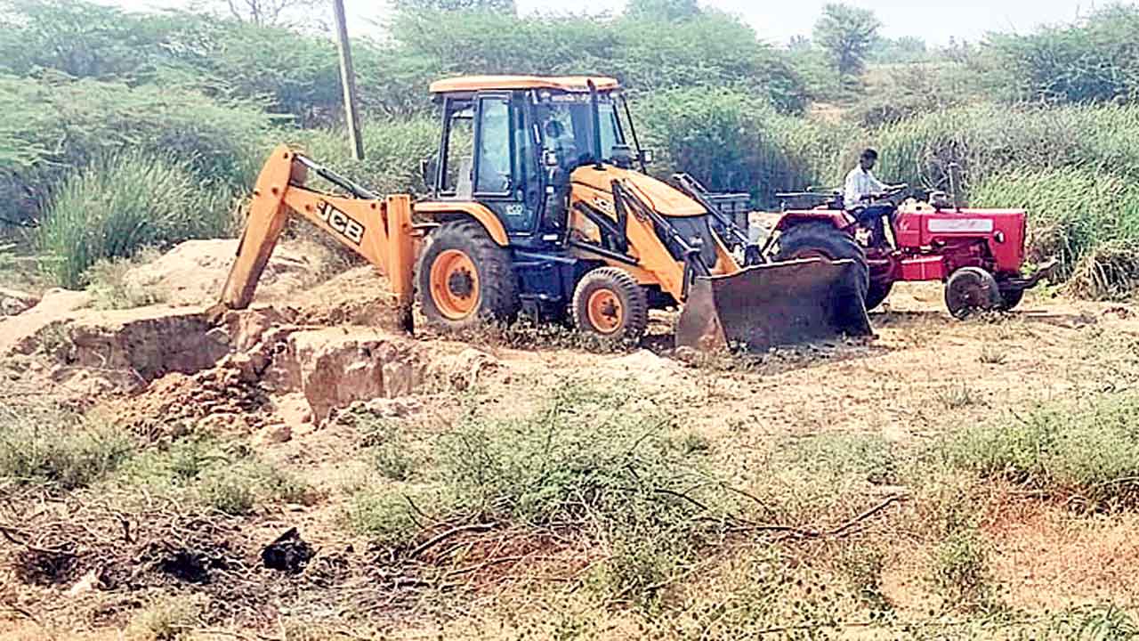 ఇందిరమ్మ పేరిట ఇసుక దందా