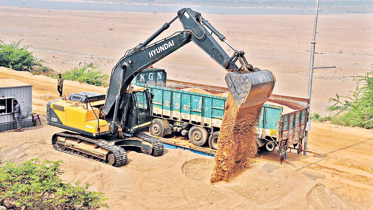 బరాజ్‌ల చుట్టూ ఇసుక బకాసురులు!