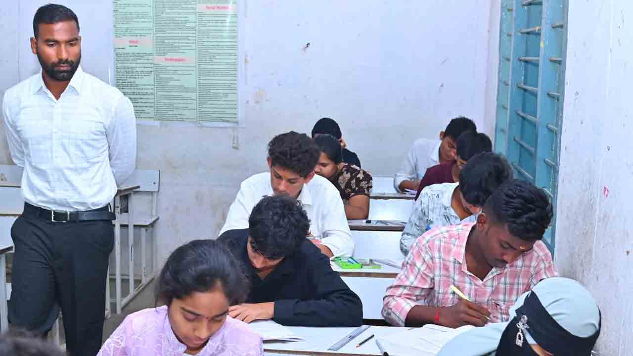 Collector B. Satyaprasad | పదవ తరగతి పరీక్షలు పకడ్బందీగా నిర్వహించాలి : కలెక్టర్ బి. సత్యప్రసాద్