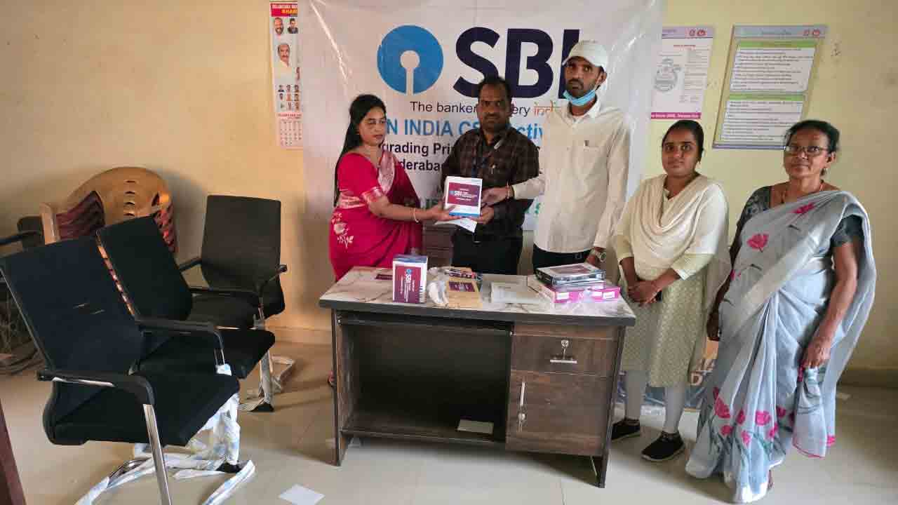 Karepalli | కారేపల్లి పీహెచ్‌సీకి ఎస్‌బీఐ ఫర్నిచర్ వితరణ