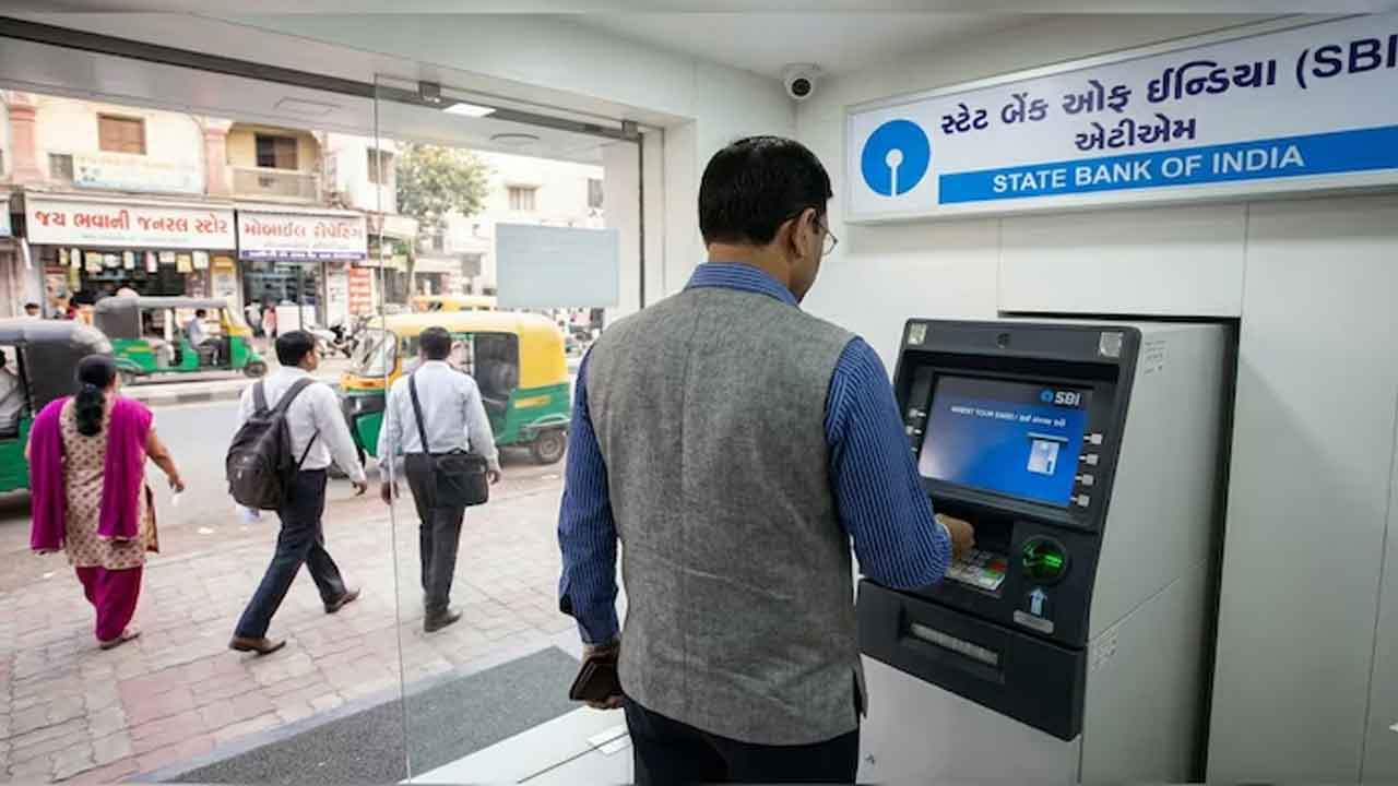ATM: ఎస్‌బీఐ ఏటీఎంలో 10000 విత్‌డ్రా.. బ్యాంక్ ఆఫ్ బ‌రోడాకు 3 ల‌క్ష‌ల ఫైన్‌