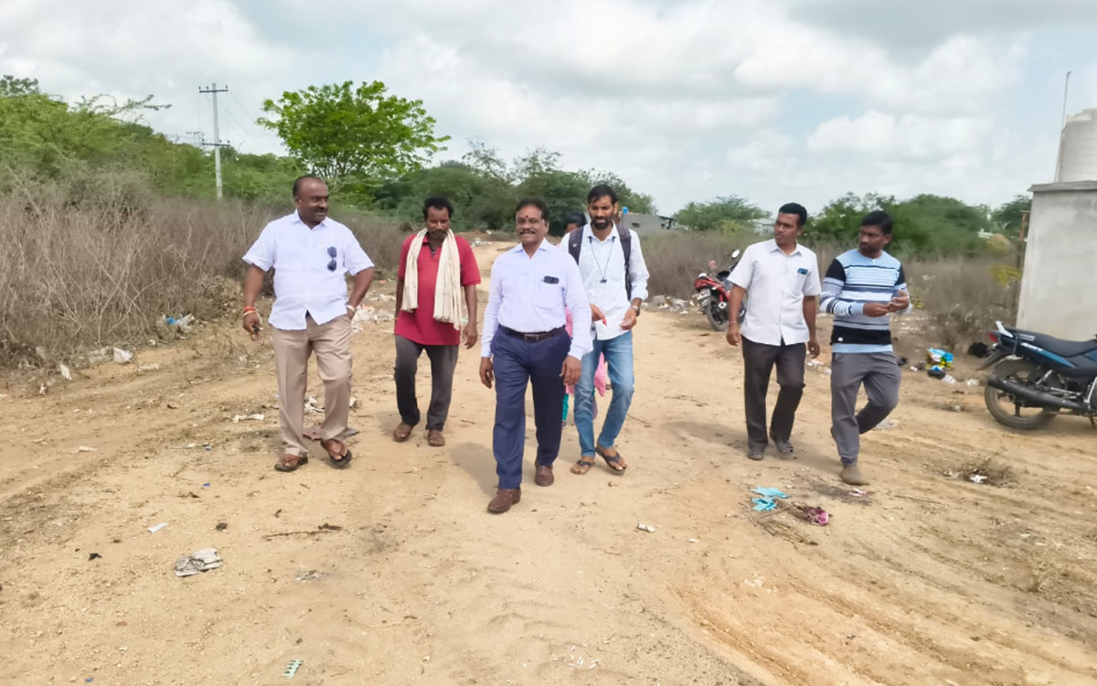 రాయినిగూడెంలో నూతన సబ్ స్టేషన్ నిర్మాణానికి స్థల పరిశీలన