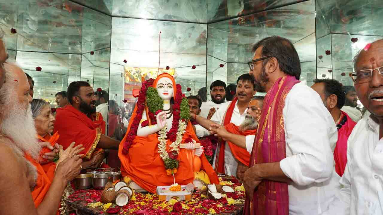 Jharasangham | మనిషిలోని చైతన్యమే పరమాత్మ.. మహామందలేశ్వర్ సిద్దేశ్వరానందగిరి..!