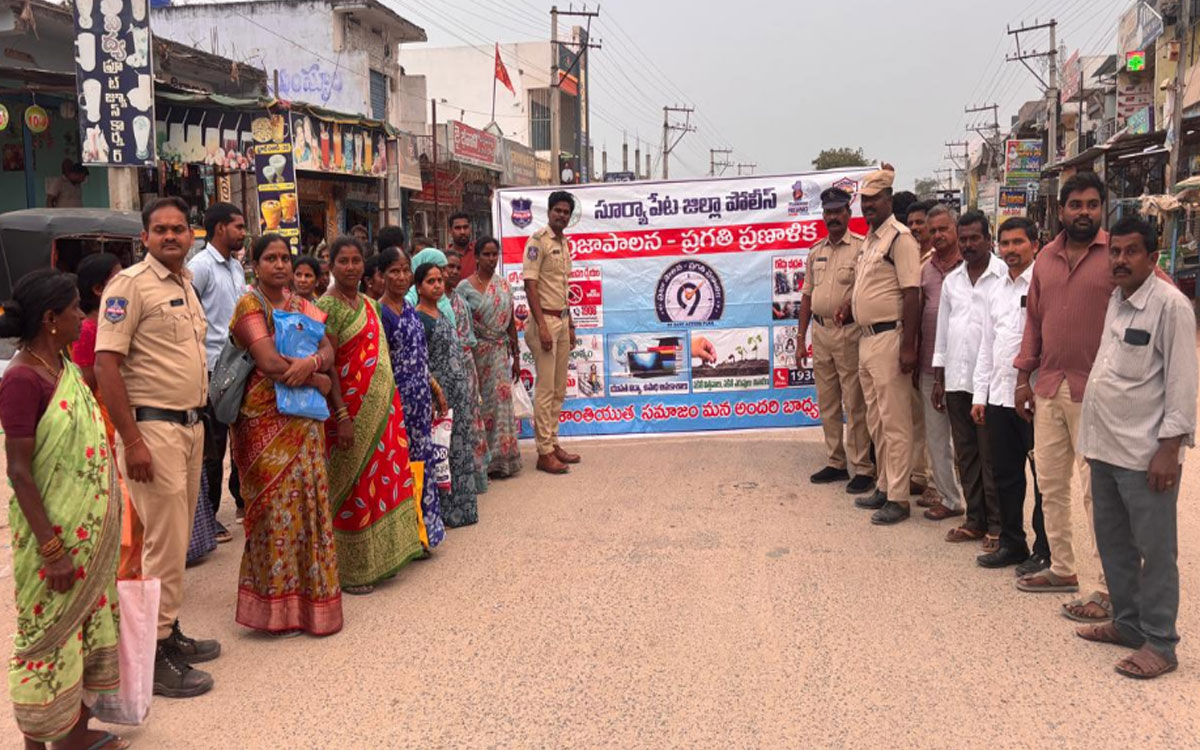 ‘ర‌హ‌దారి భ‌ద్ర‌తా నియ‌మాలు పాటిస్తూ వాహనాలు నడపాలి’